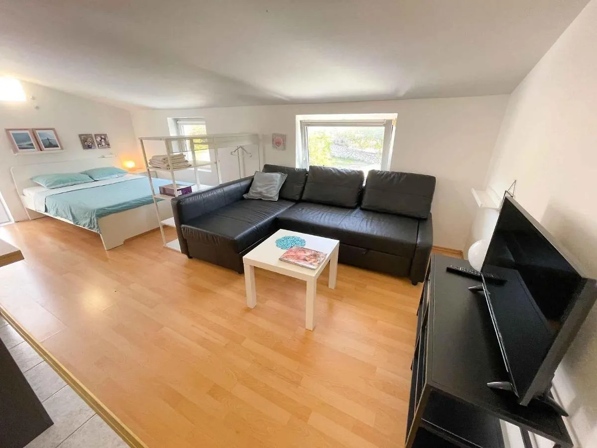 Apartment Studio In Dramalj 42063 Croatia